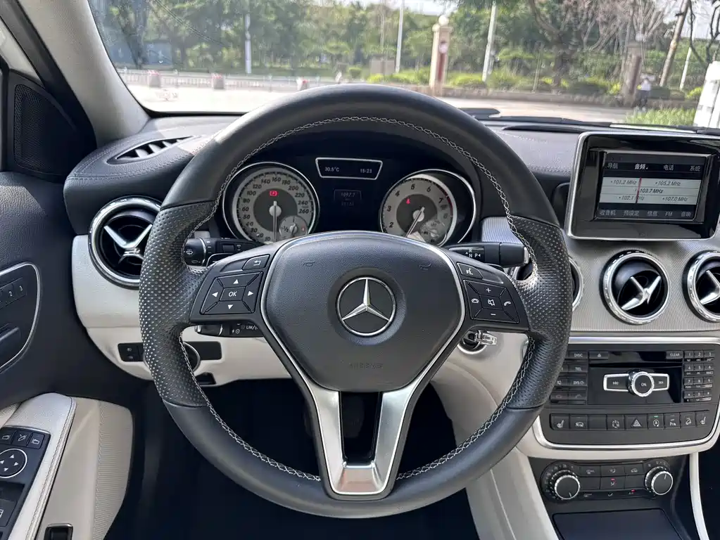 Mercedes-Benz GLA 2016 — фото 13
