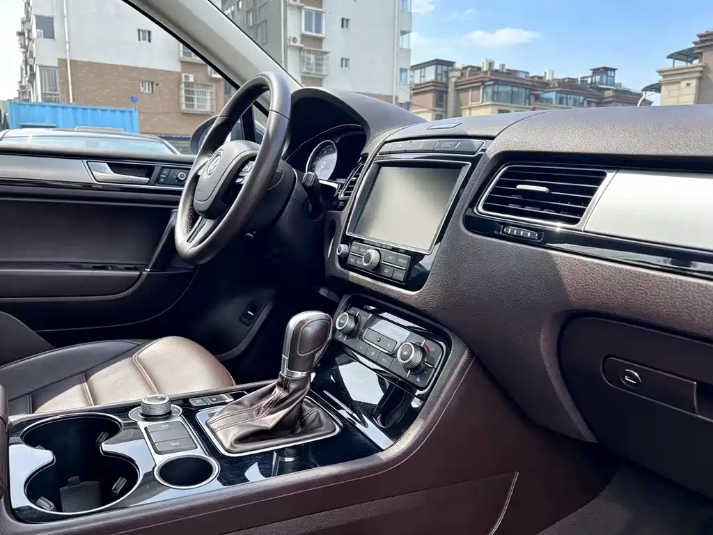 Volkswagen Touareg 2016 — фото 16