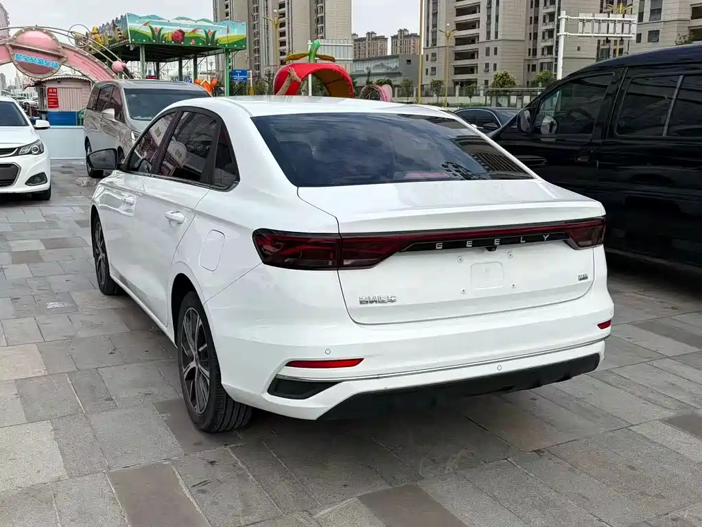 Geely Emgrand 2022 — фото 4