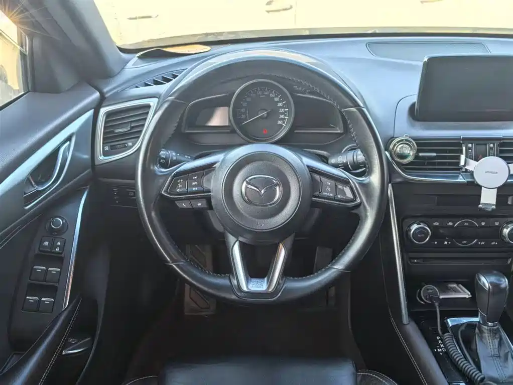 Mazda CX-4 2019 — фото 10