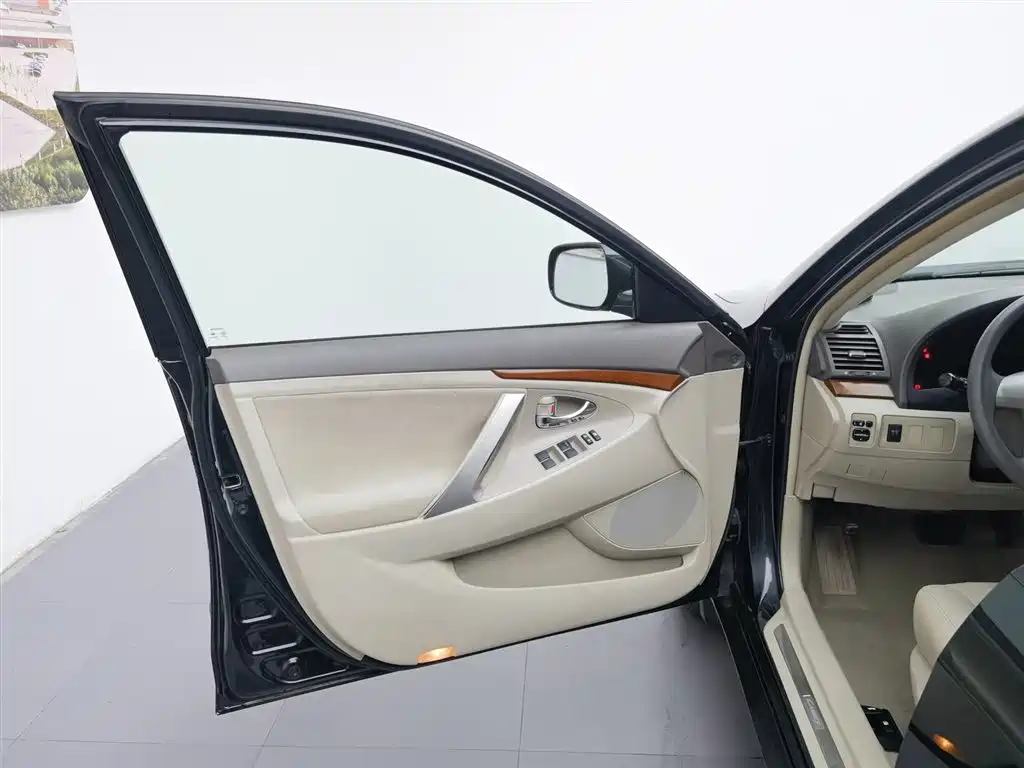 Toyota Camry 2016 — фото 8