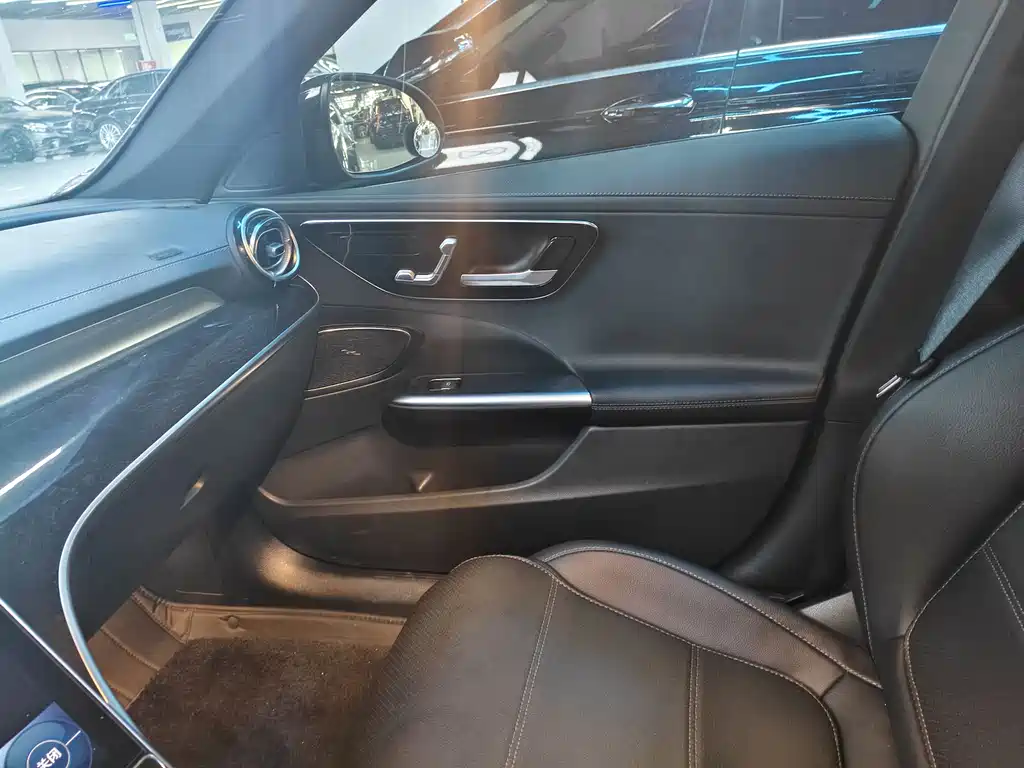 Mercedes-Benz C-Class 2023 — фото 7