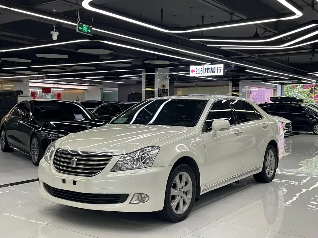 Toyota Crown 2011