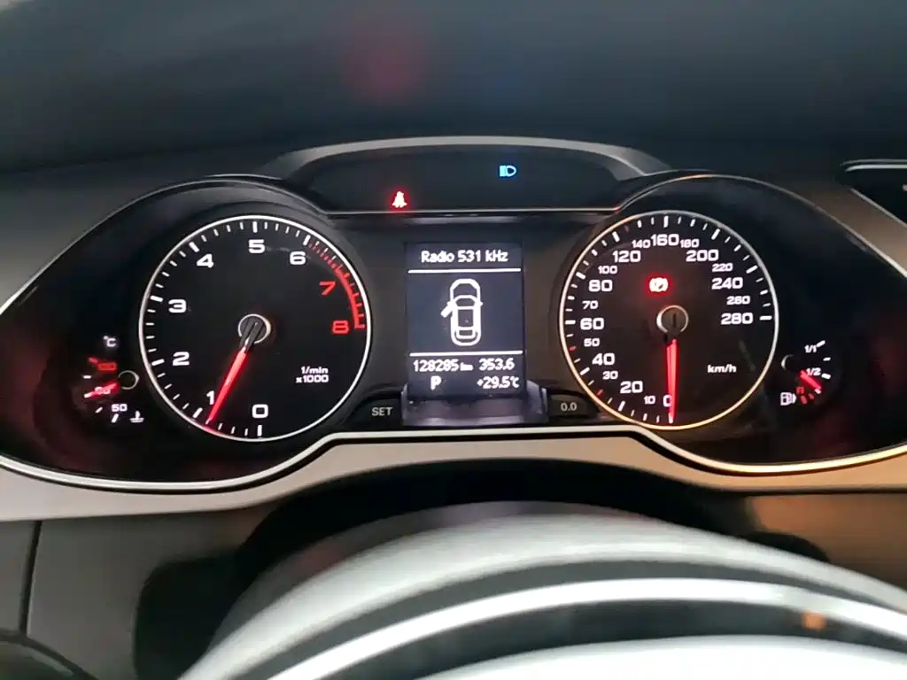 Audi A4L 2015 — фото 12