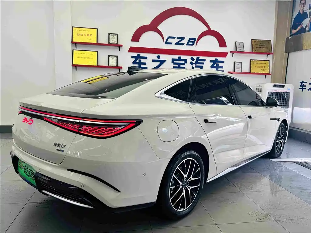 BYD Seal 07 DM-i 2025 — фото 5