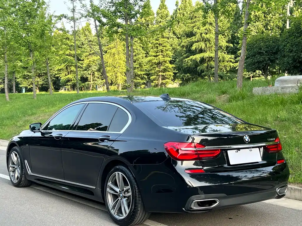 BMW 7 Series 2018 — фото 7