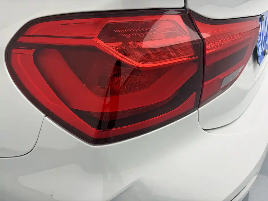 BMW 1 Series 2020 — фото 10