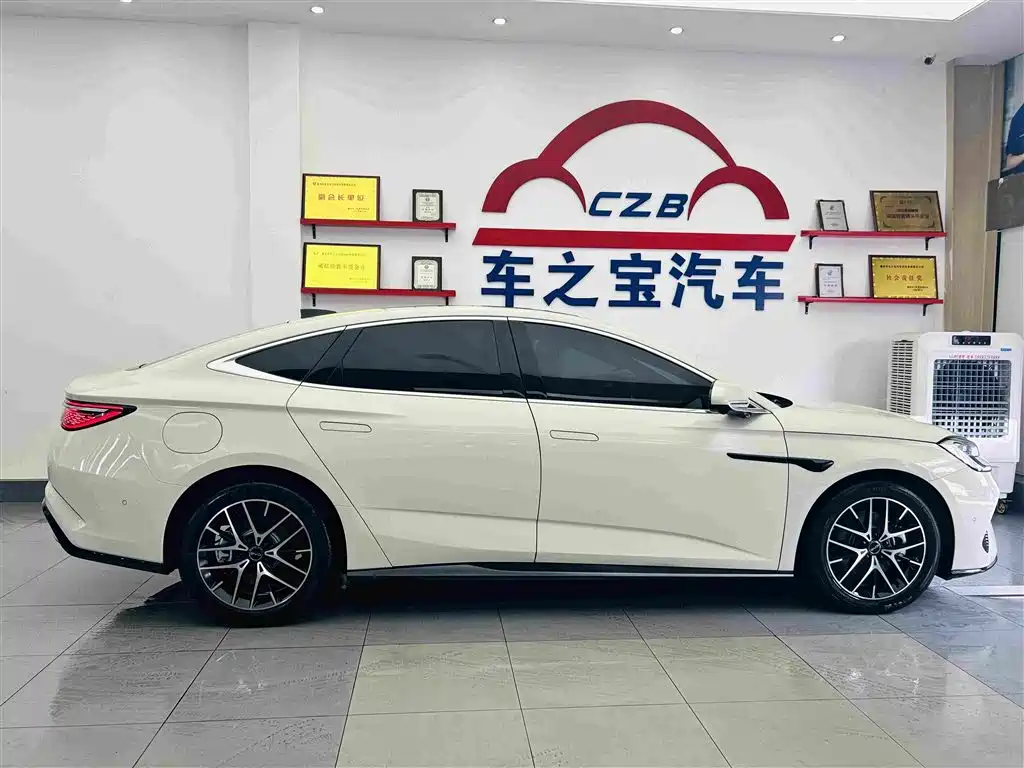 BYD Seal 07 DM-i 2025 — фото 8