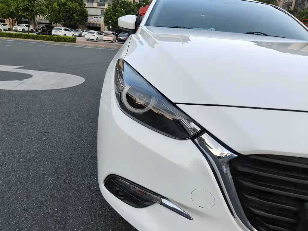 Mazda 3 Axela 2017 — фото 16