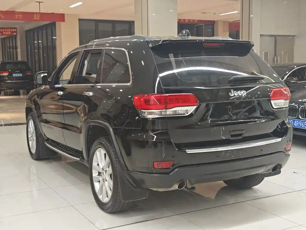 Jeep Grand Cherokee 2019 — фото 16