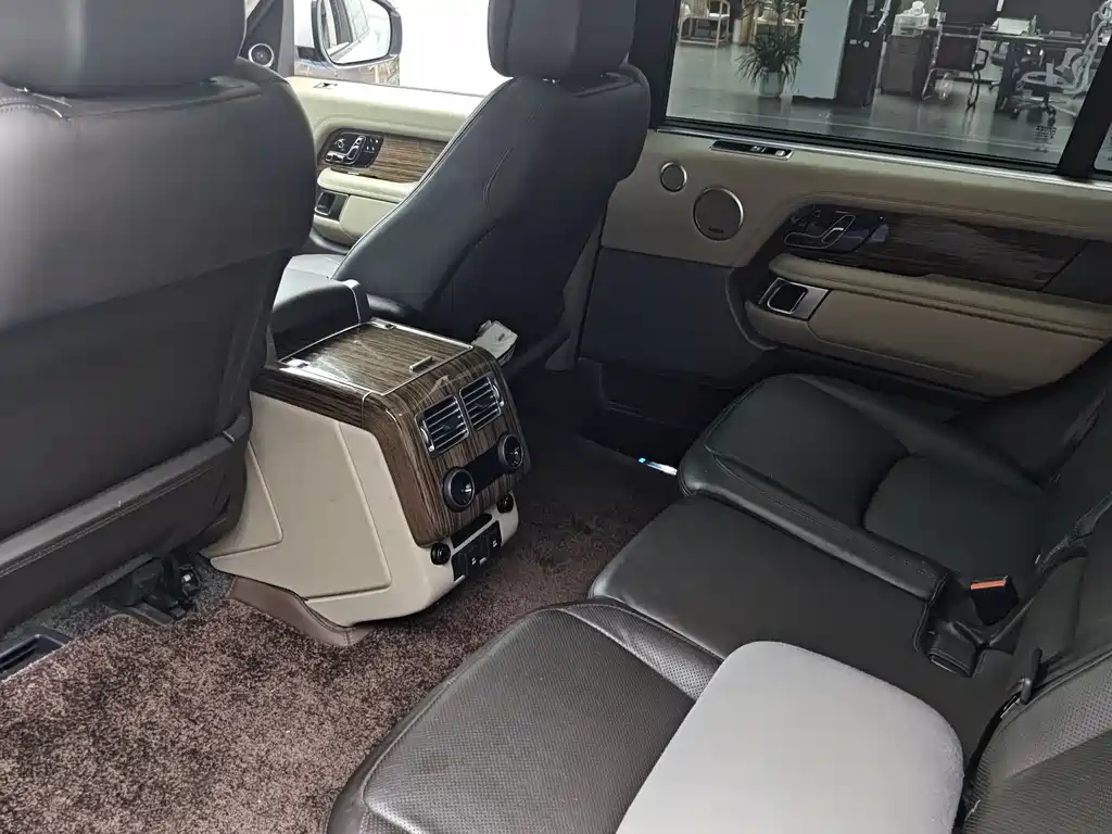 Land Rover Range Rover 2018 — фото 11