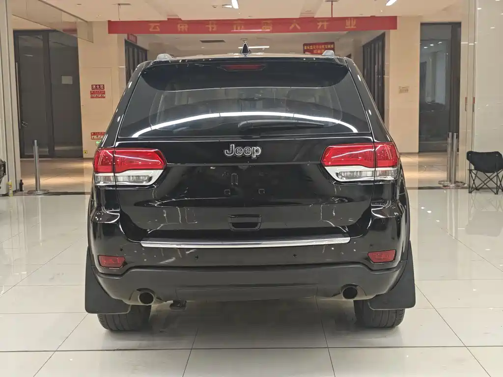 Jeep Grand Cherokee 2019 — фото 17