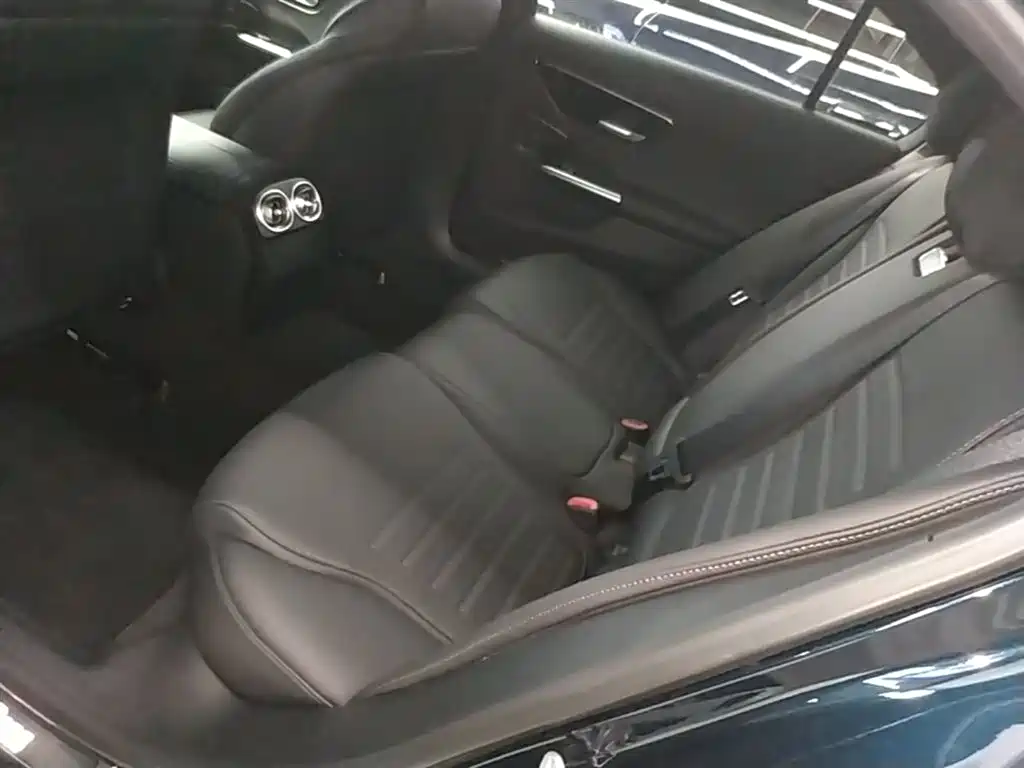 Mercedes-Benz C-Class 2023 — фото 17