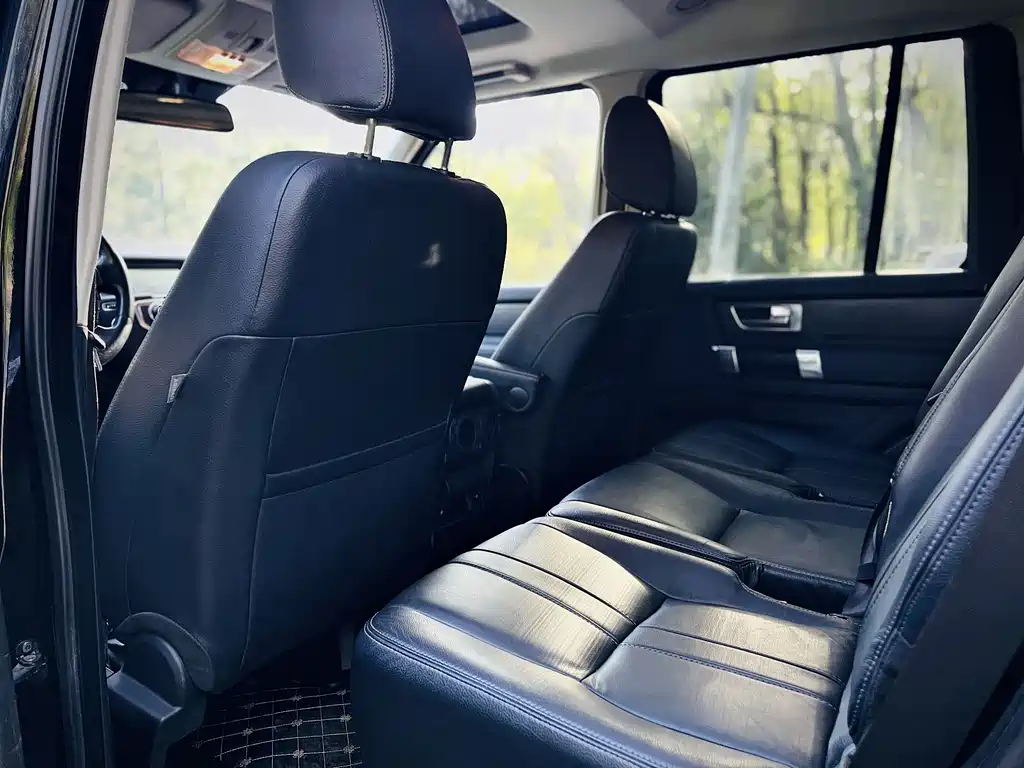 Land Rover Discovery 2015 — фото 14