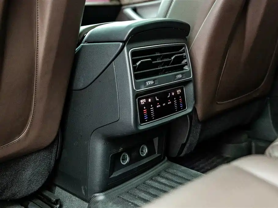 Audi Q7 2021 — фото 16