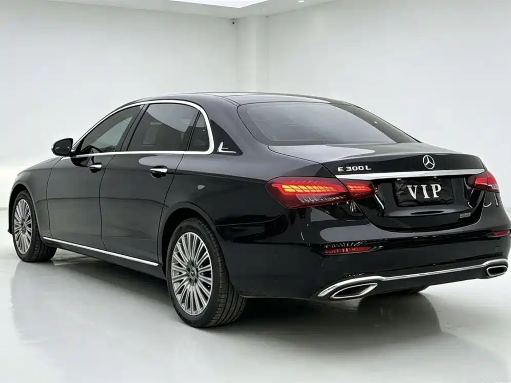 Mercedes-Benz E-Class 2023 — фото 9