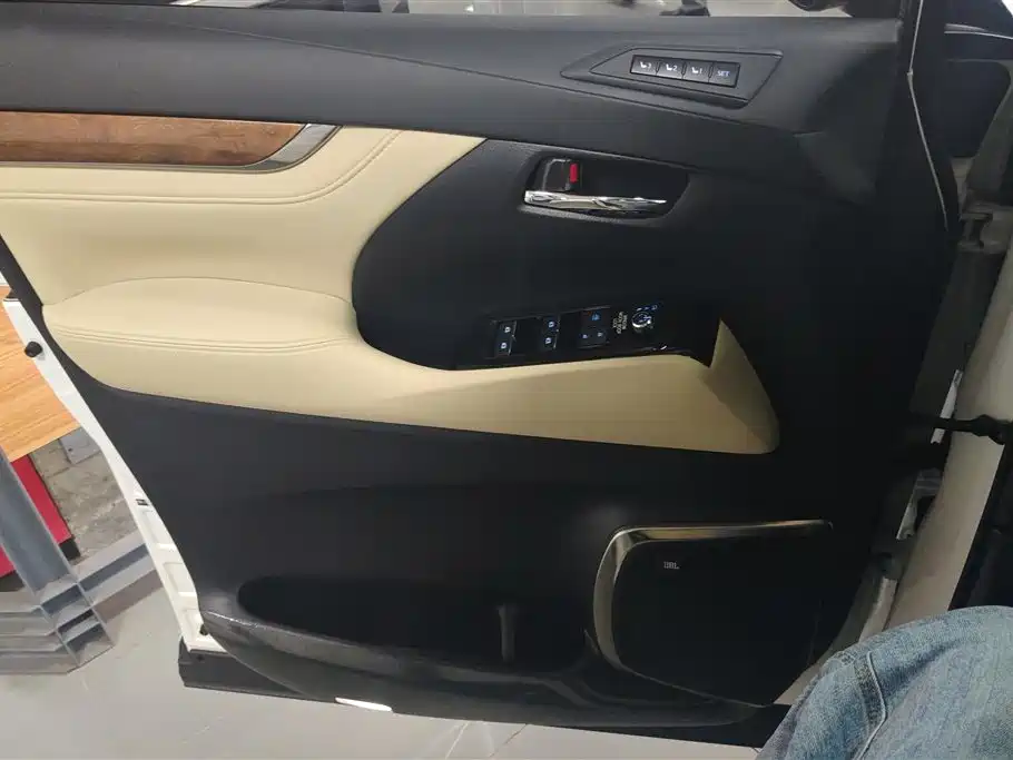 Toyota Alphard 2018 — фото 7