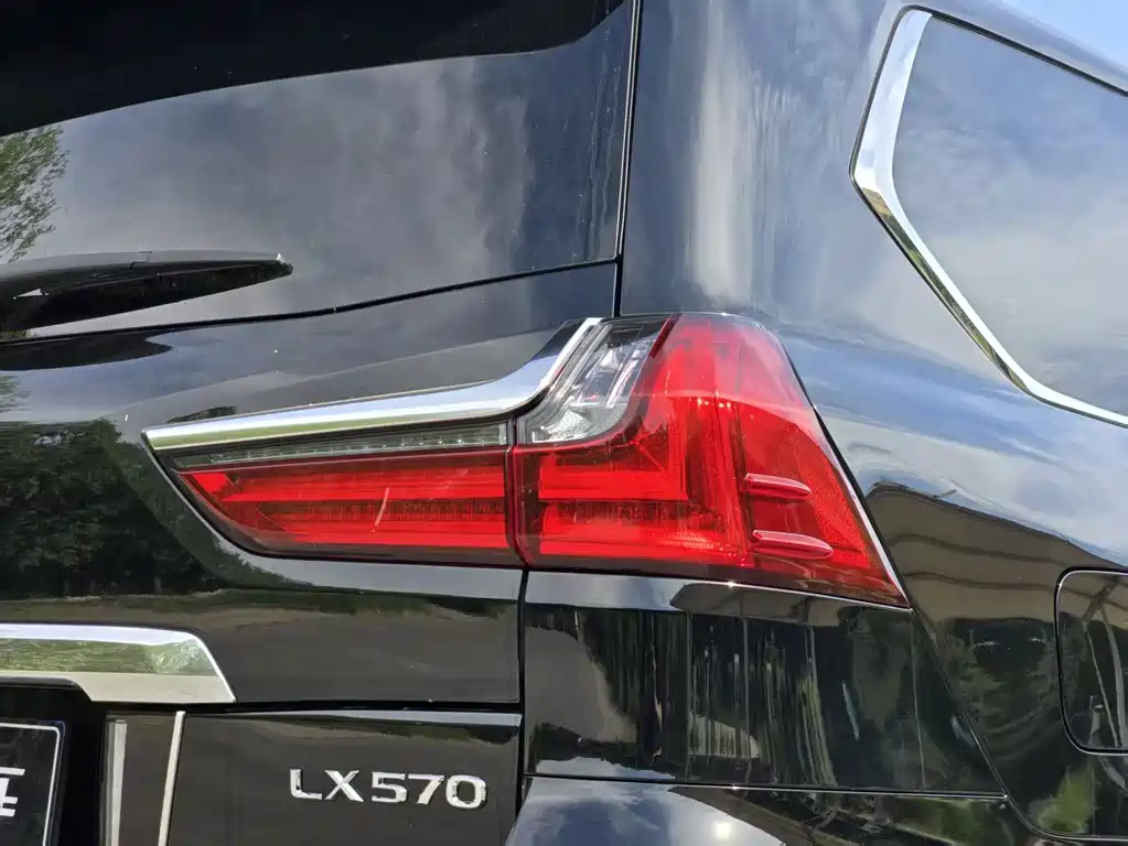 Lexus LX 2022 — фото 16