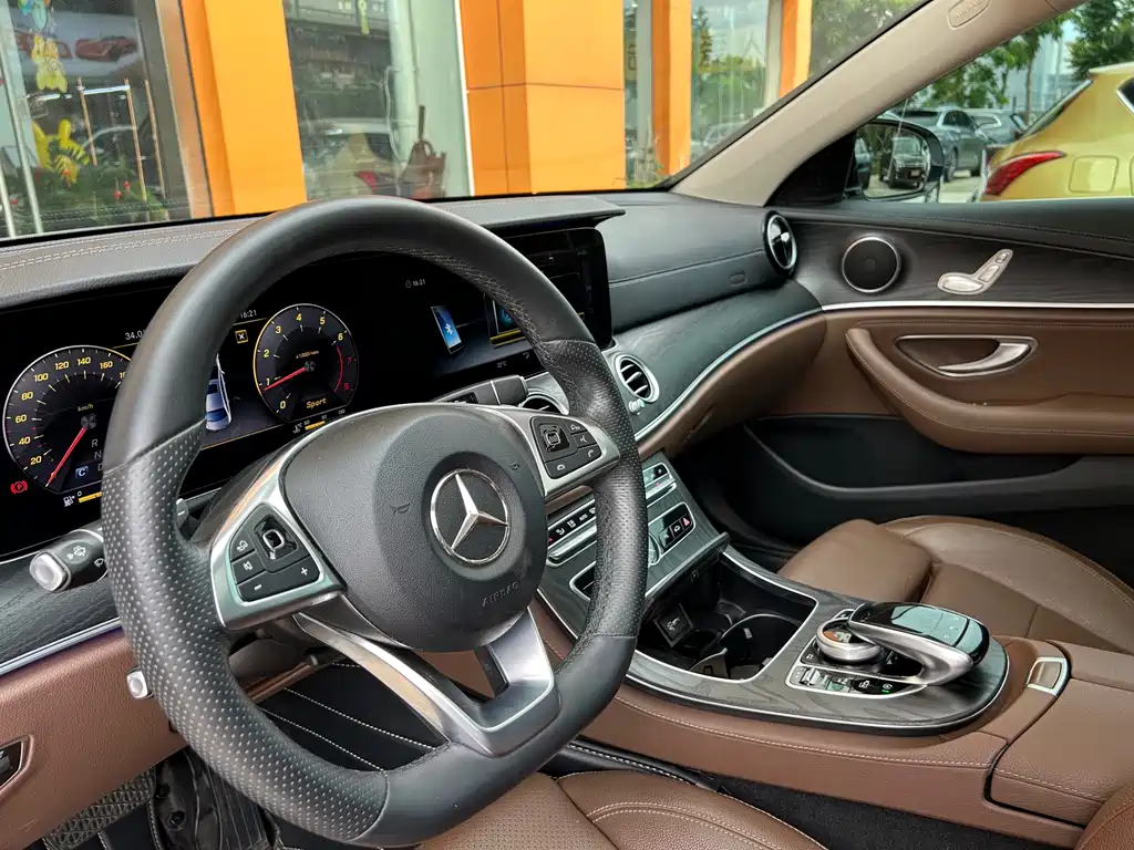 Mercedes-Benz E-Class 2018 — фото 24