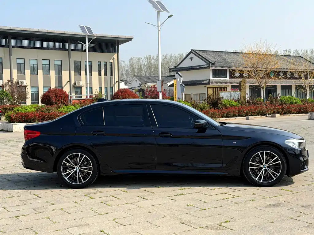 BMW 5 Series 2019 — фото 4