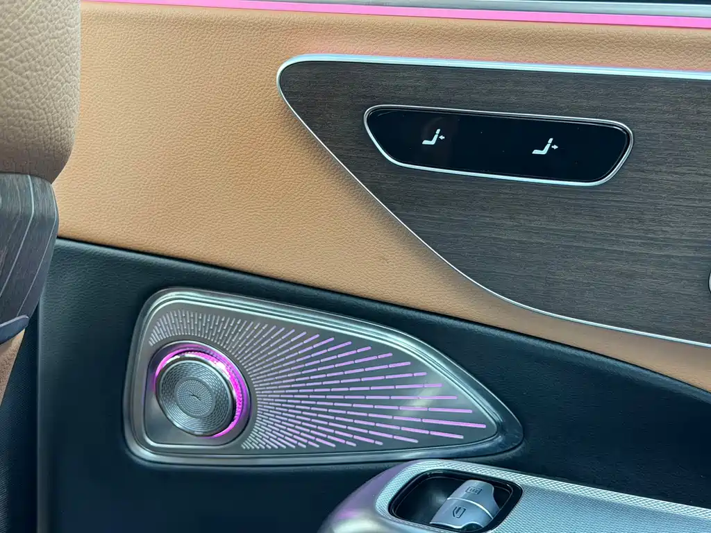 Mercedes-Benz E-Class 2025 — фото 9