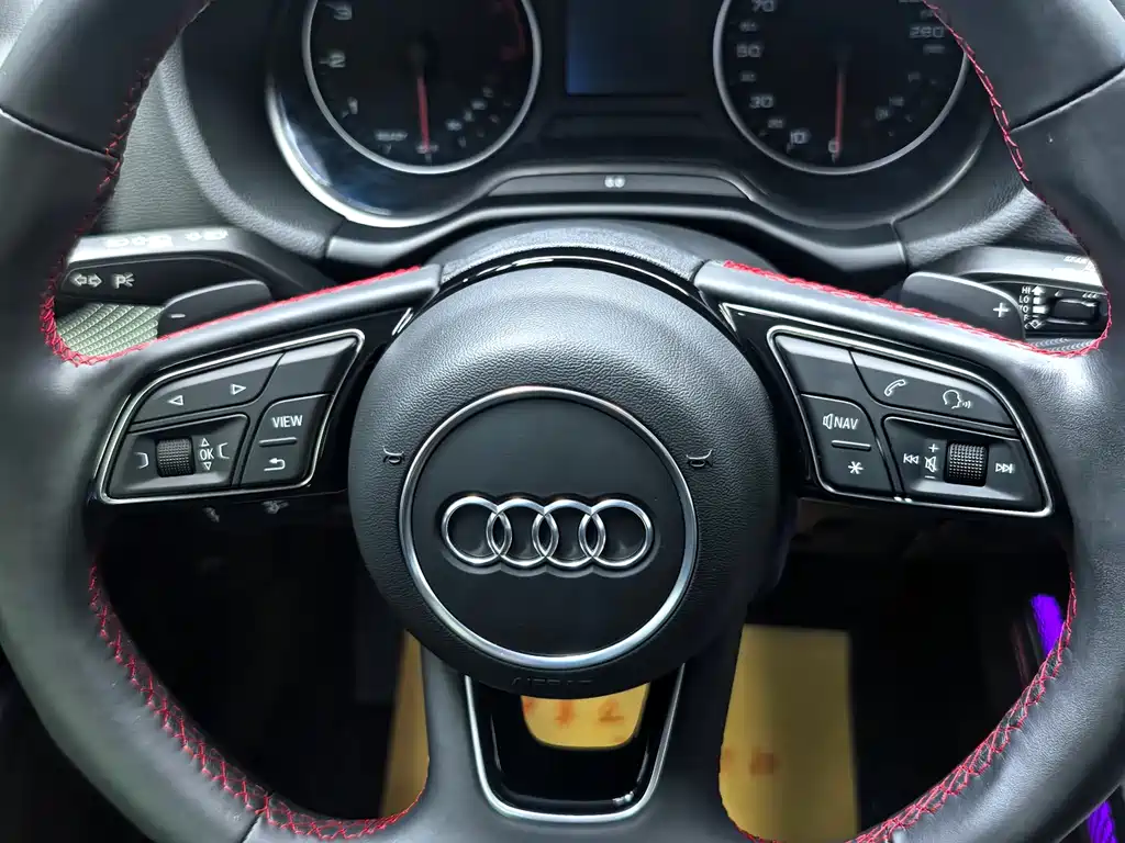 Audi Q2L 2022 — фото 15