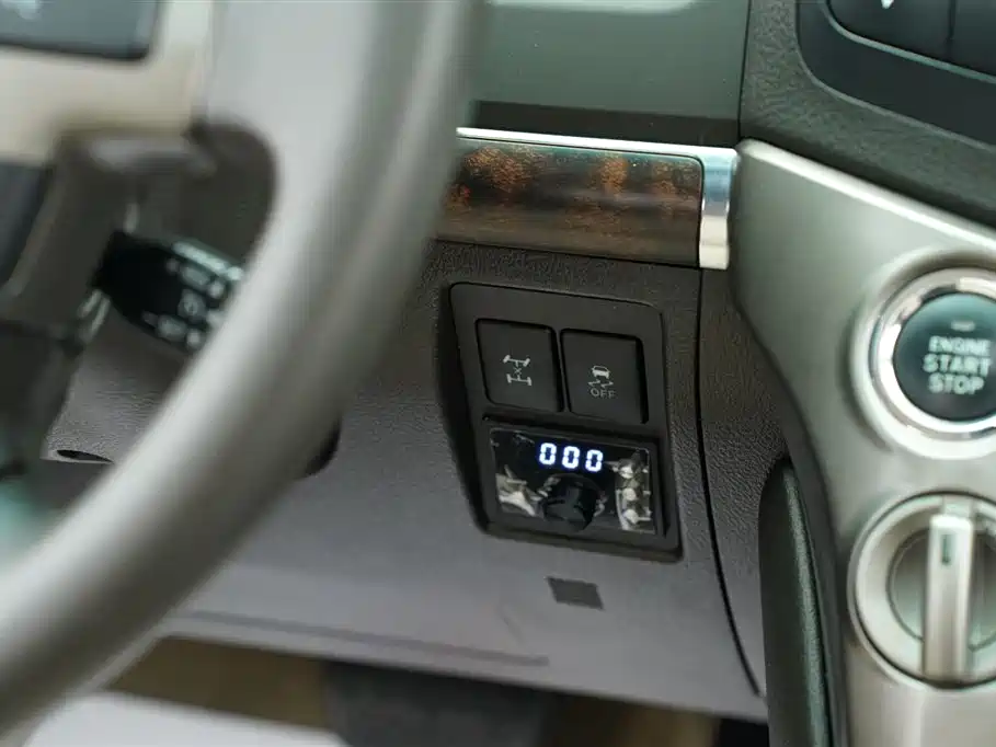 Toyota Land Cruiser 2010 — фото 18