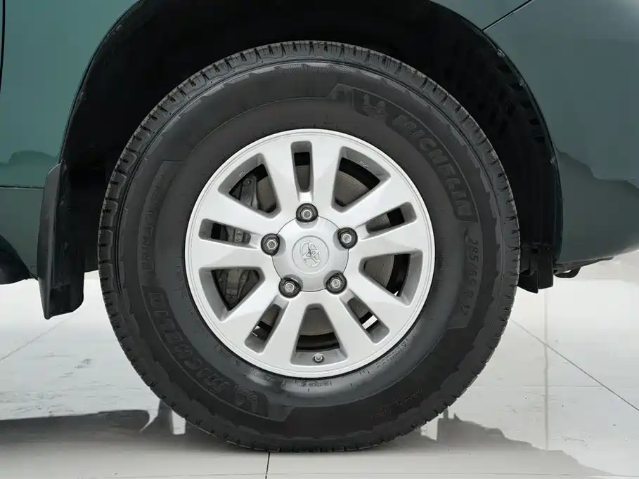 Toyota Land Cruiser 2010 — фото 31