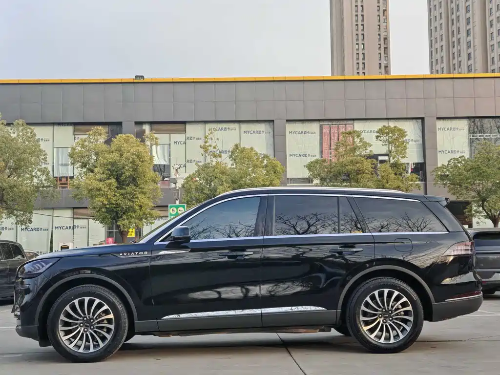Lincoln Aviator 2020 — фото 12