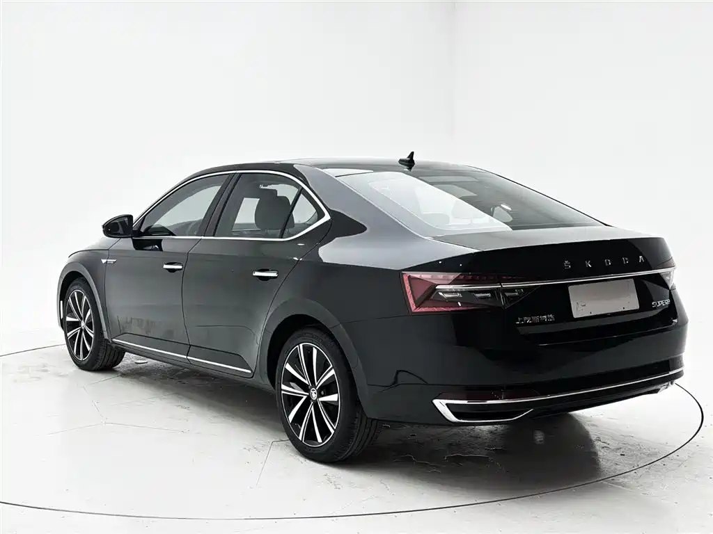 Skoda Superb 2023 — фото 4