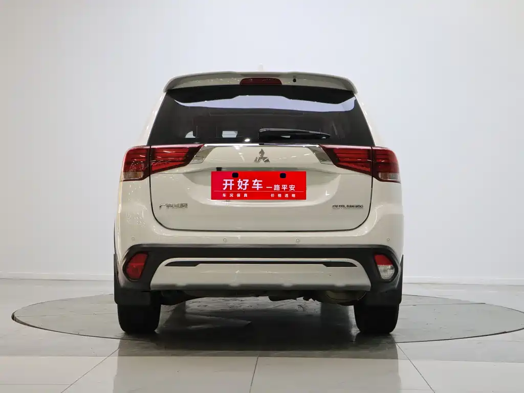 Mitsubishi Outlander 2019 — фото 3