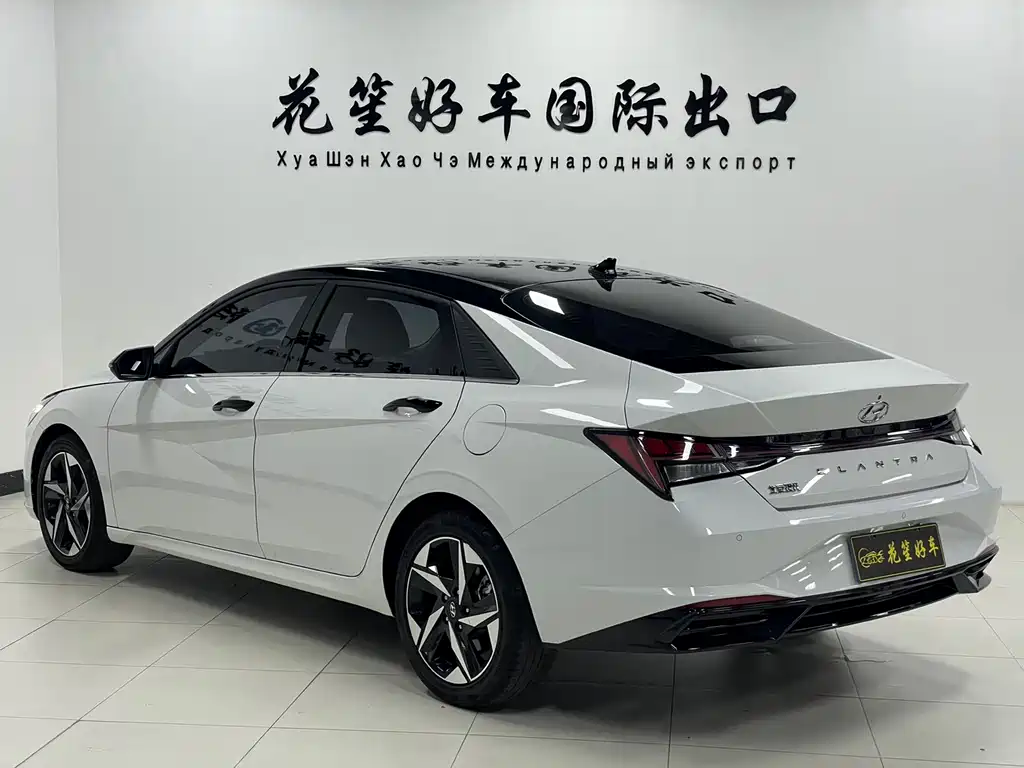 Hyundai Elantra 2023 — фото 6