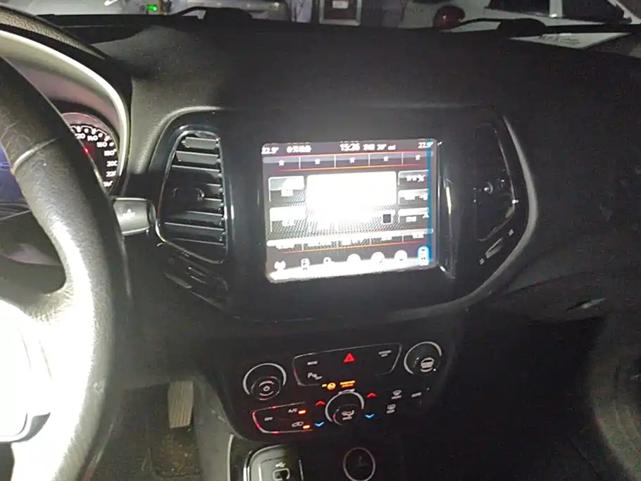 Jeep Compass 2018 — фото 13