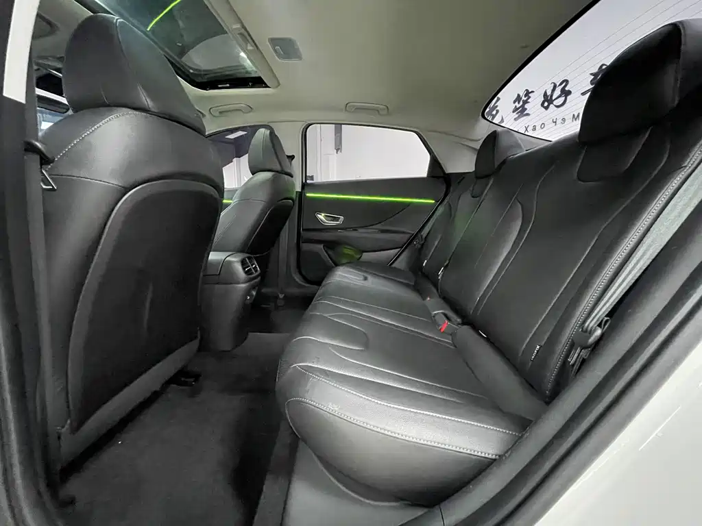 Hyundai Elantra 2023 — фото 12