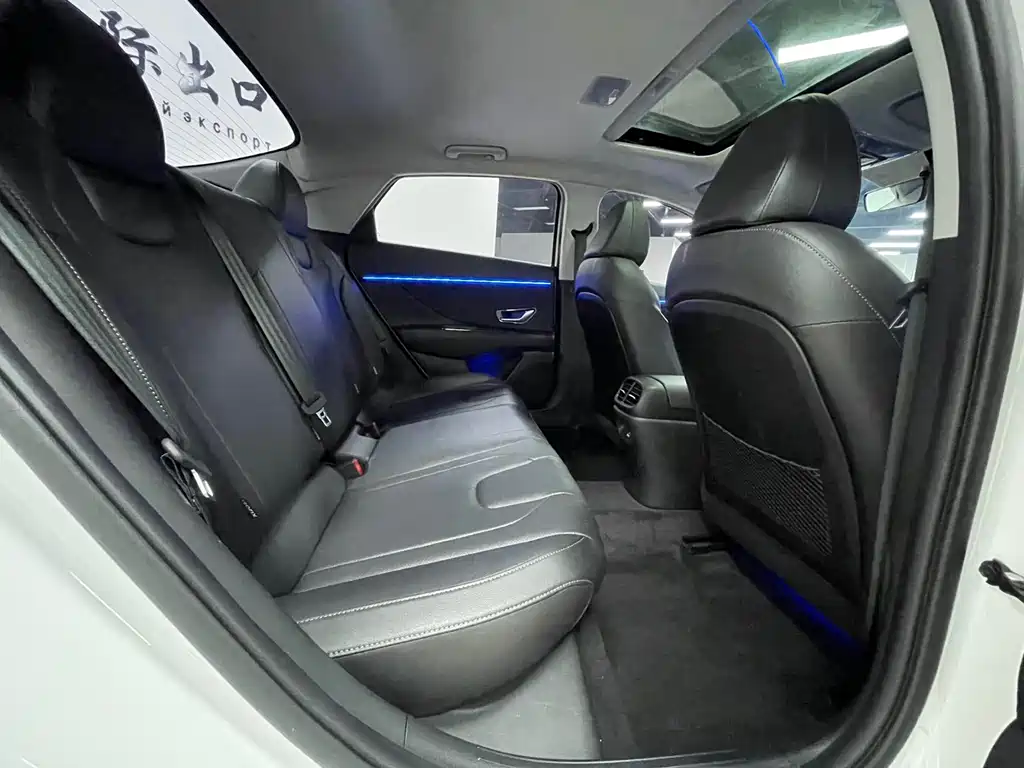 Hyundai Elantra 2023 — фото 13