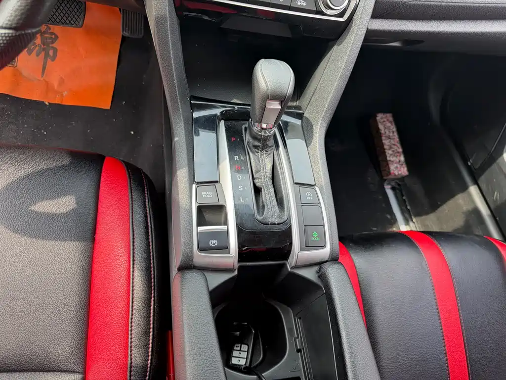 Honda Civic 2018 — фото 11