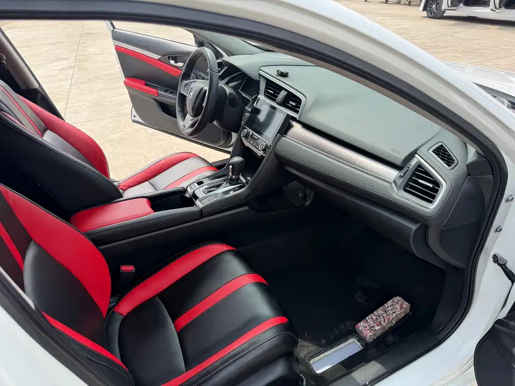 Honda Civic 2018 — фото 17