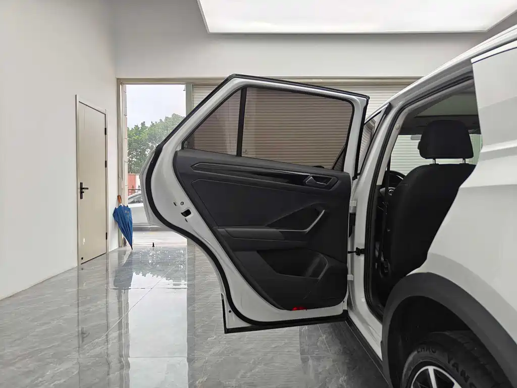 Volkswagen T-Roc 2022 — фото 10