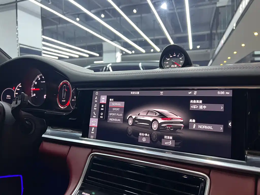 Porsche Panamera 2018 — фото 14