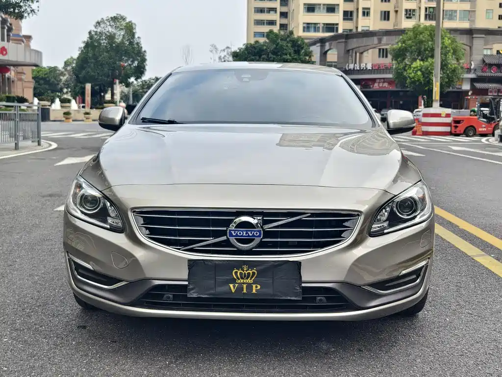 Volvo S60 2015 — фото 2
