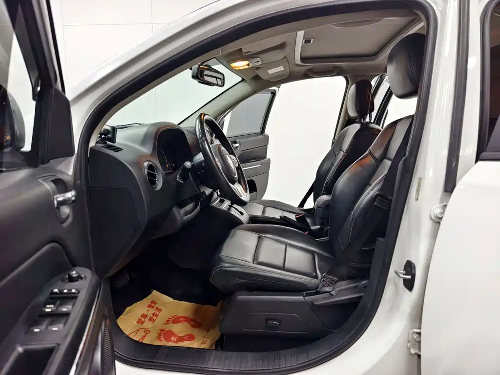 Jeep Compass 2013 — фото 11