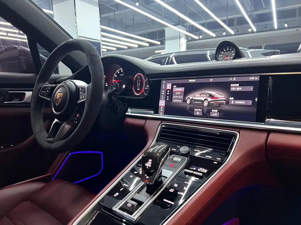 Porsche Panamera 2018 — фото 12
