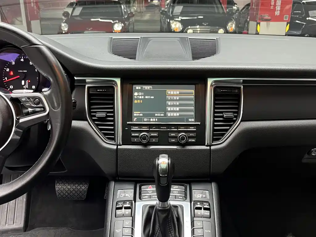 Porsche Macan 2016 — фото 26