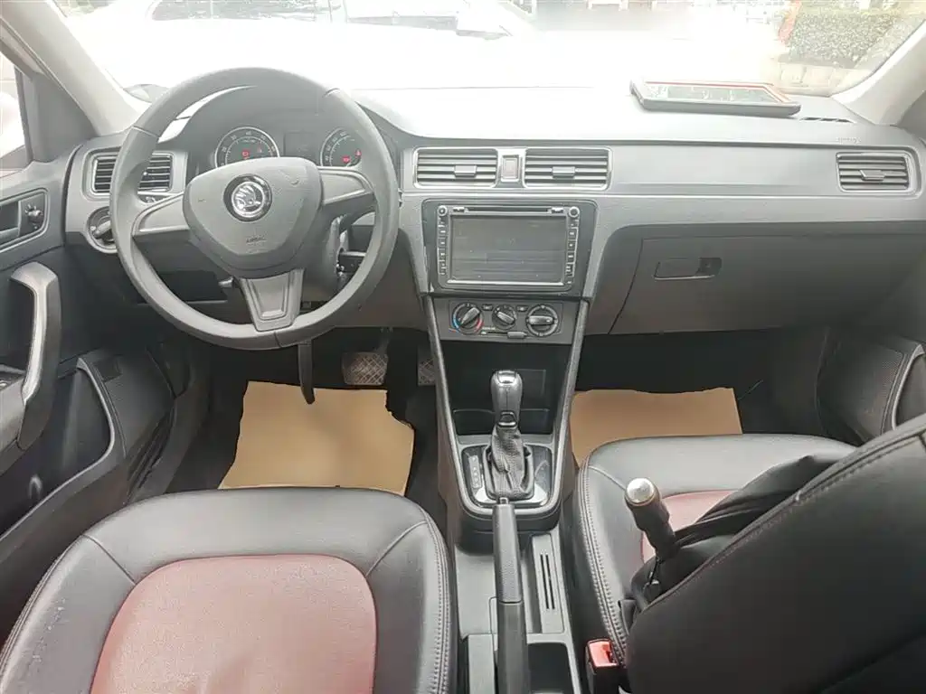 Skoda Rapid Spaceback 2016 — фото 10