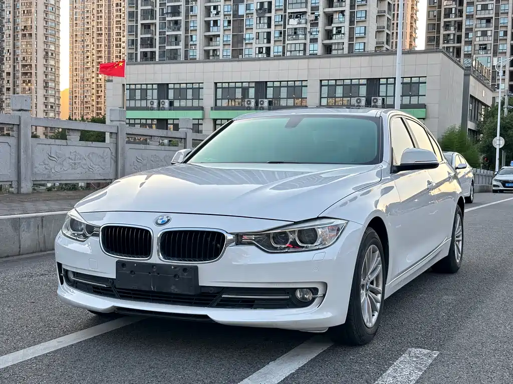 BMW 3 Series 2015 — фото 1