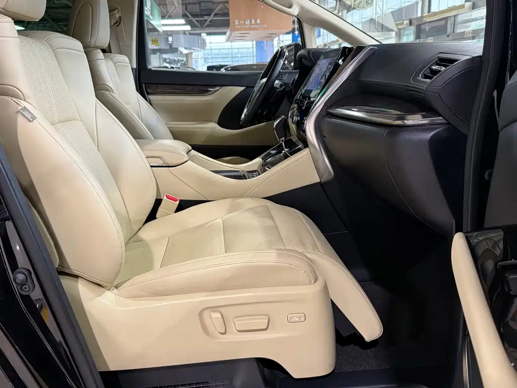 Toyota Vellfire 2022 — фото 9