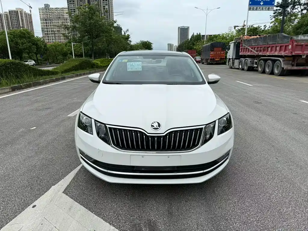 Skoda Octavia 2017 — фото 2