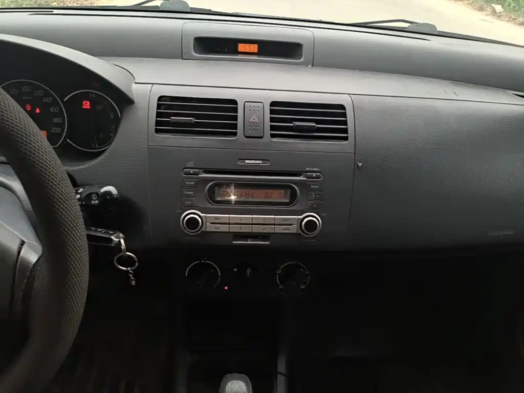 Suzuki Swift 2015 — фото 13