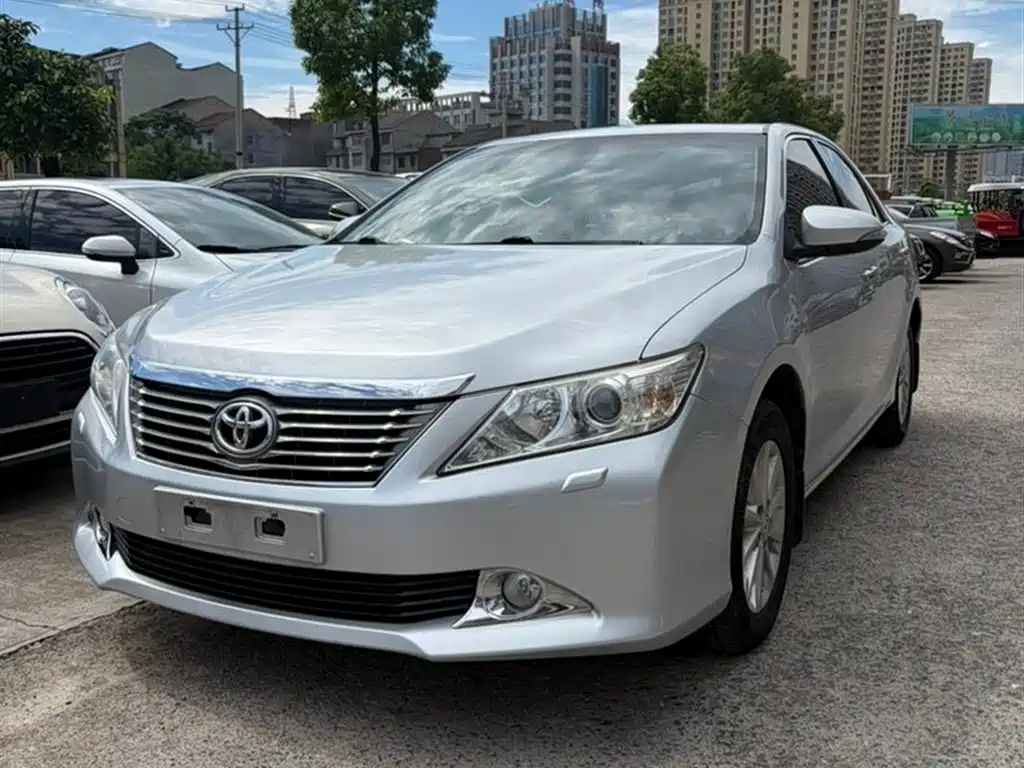 Toyota Camry 2012 — фото 1