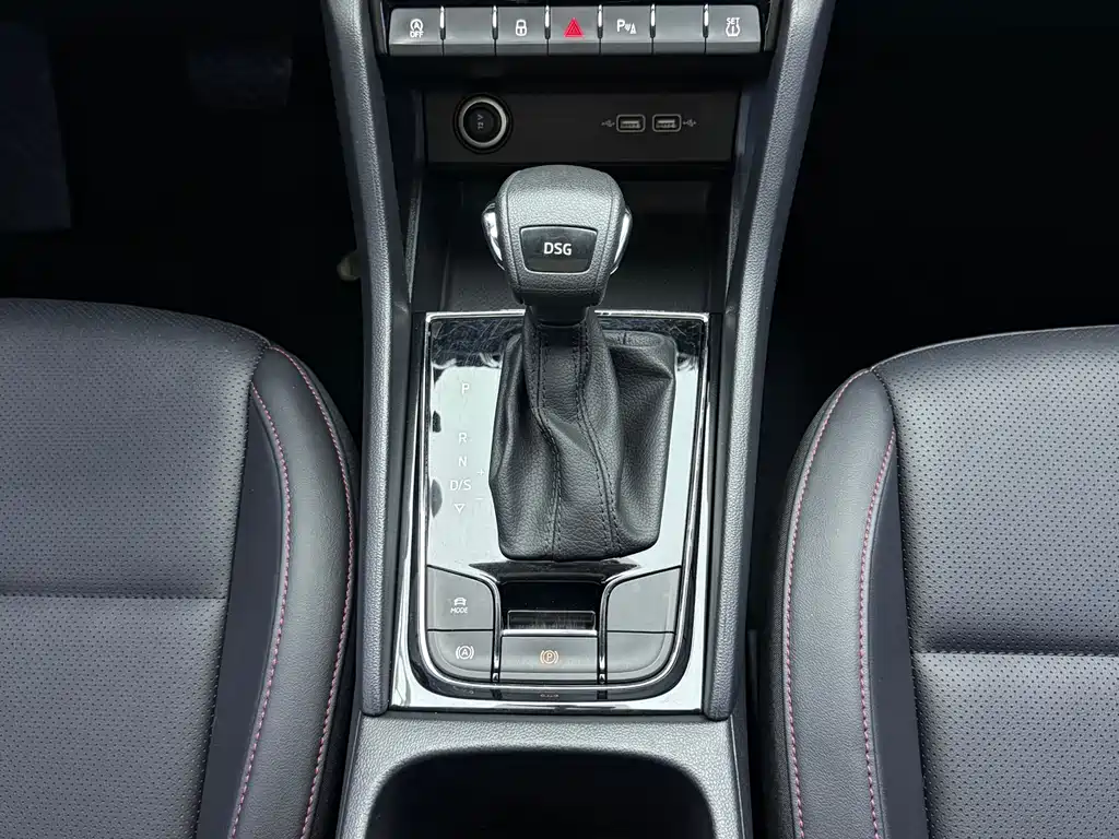Skoda Karoq 2023 — фото 21